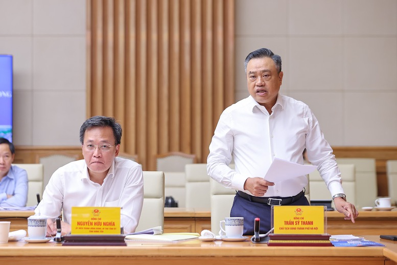 Chủ tịch UBND Thành phố Hà Nội Trần Sỹ Thanh báo cáo tại Hội nghị - Ảnh: VGP/Nhật Bắc