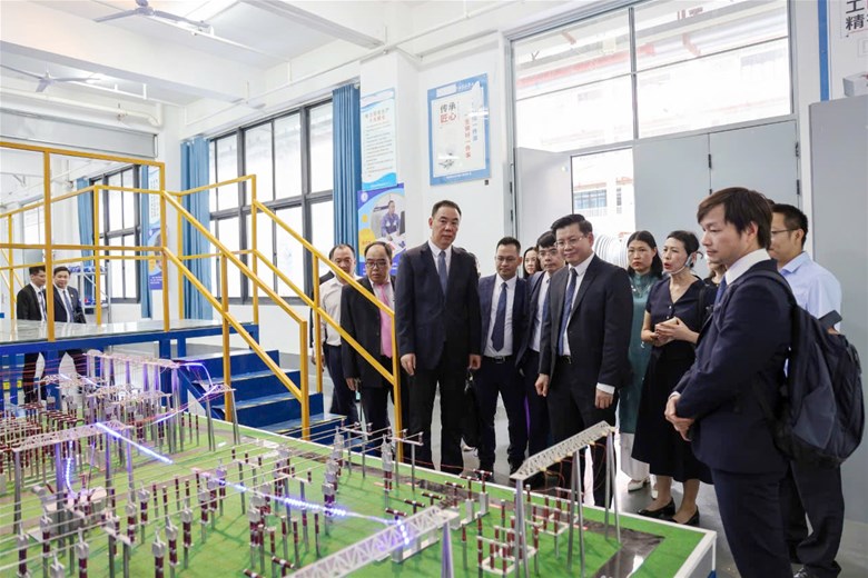 Đoàn công tác EPU đã tham quan hệ thống cơ sở vật chất và phòng thí nghiệm hiện đại của GXEPI