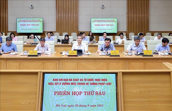 Các đại biểu tham dự Phiên họp lần thứ sáu của Ban Chỉ đạo về rà soát và tổ chức thực hiện việc xử lý vướng mắc trong hệ thống pháp luật. Ảnh: Dương Giang/TTXVN