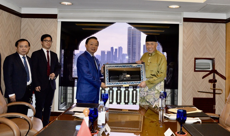 Hai Phó Thủ tướng nhất trí với các đề xuất hợp tác trong lĩnh vực Halal - Ảnh: VGP/Xuân Tuyến