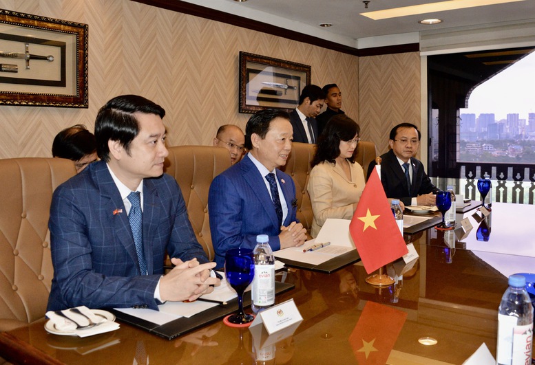 Phó Thủ tướng Trần Hồng Hà bày tỏ ấn tượng với hệ sinh thái Halal phát triển hàng đầu thế giới của Malaysia - Ảnh: VGP/XT