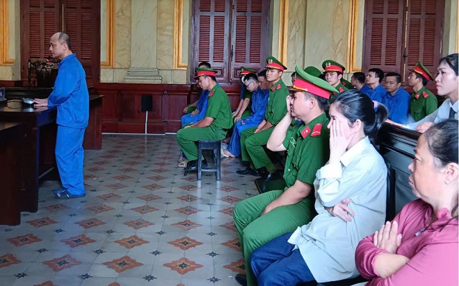 Vận chuyển 113kg vàng lậu: Hai ông trùm lĩnh án tù, 10 đồng phạm phải chịu trách nhiệm