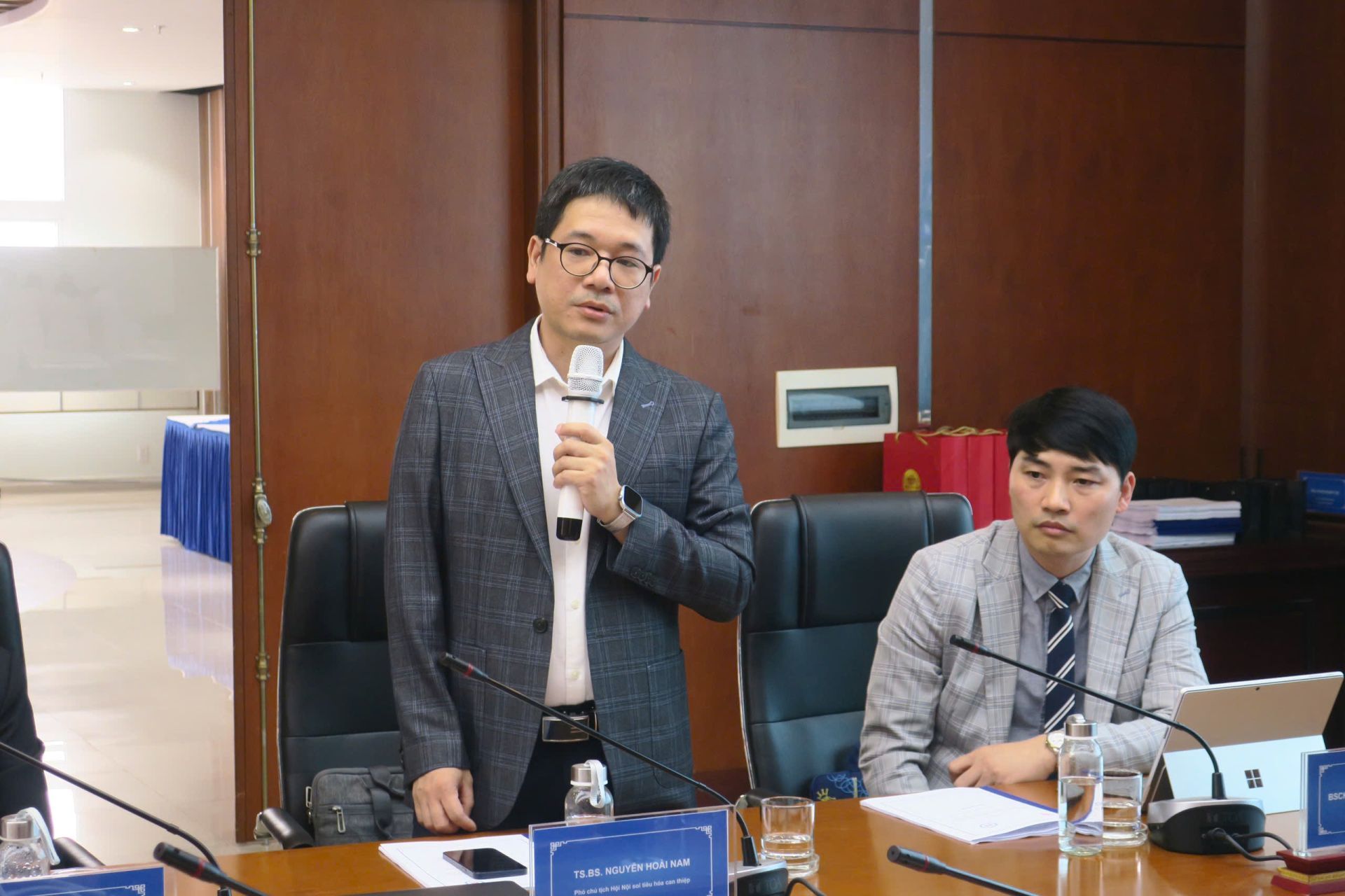 TS.BS. Nguyễn Hoài Nam, Phó Chủ tịch Hội Nội soi Tiêu hóa can thiệp Việt Nam phát biểu.