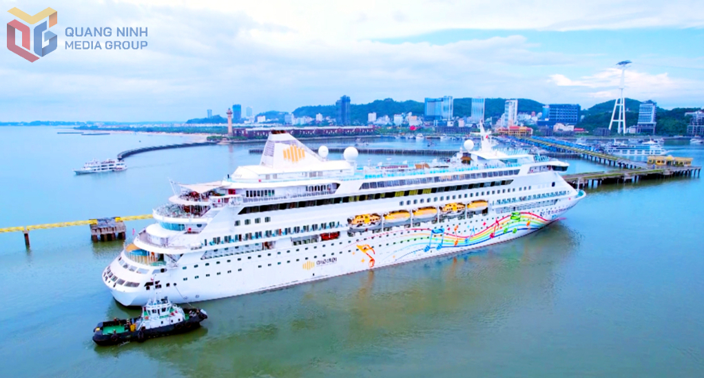 Tàu biển Blue Dream Melody và các tàu biển quốc tế tuyến Bắc Hải Hạ Long sẽ đưa nhiều đoàn khách tới Quảng Ninh dịp cuối năm.