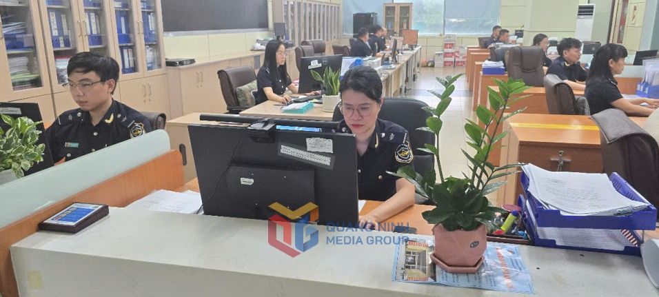 Tờ khai được Hải quan cửa khẩu Quốc tế Móng Cái giải quyết trên môi trường mạng.