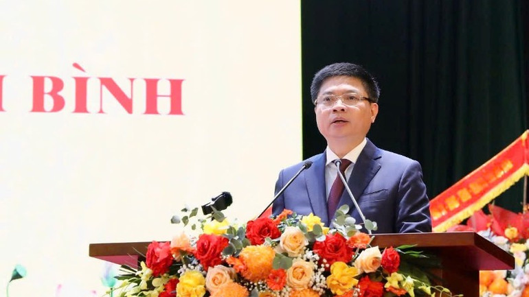 Đồng chí Trương Quốc Huy, Bí thư Tỉnh ủy, Trưởng Đoàn Đại biểu Quốc hội tỉnh Ninh Bình phát biểu tại Đại hội.