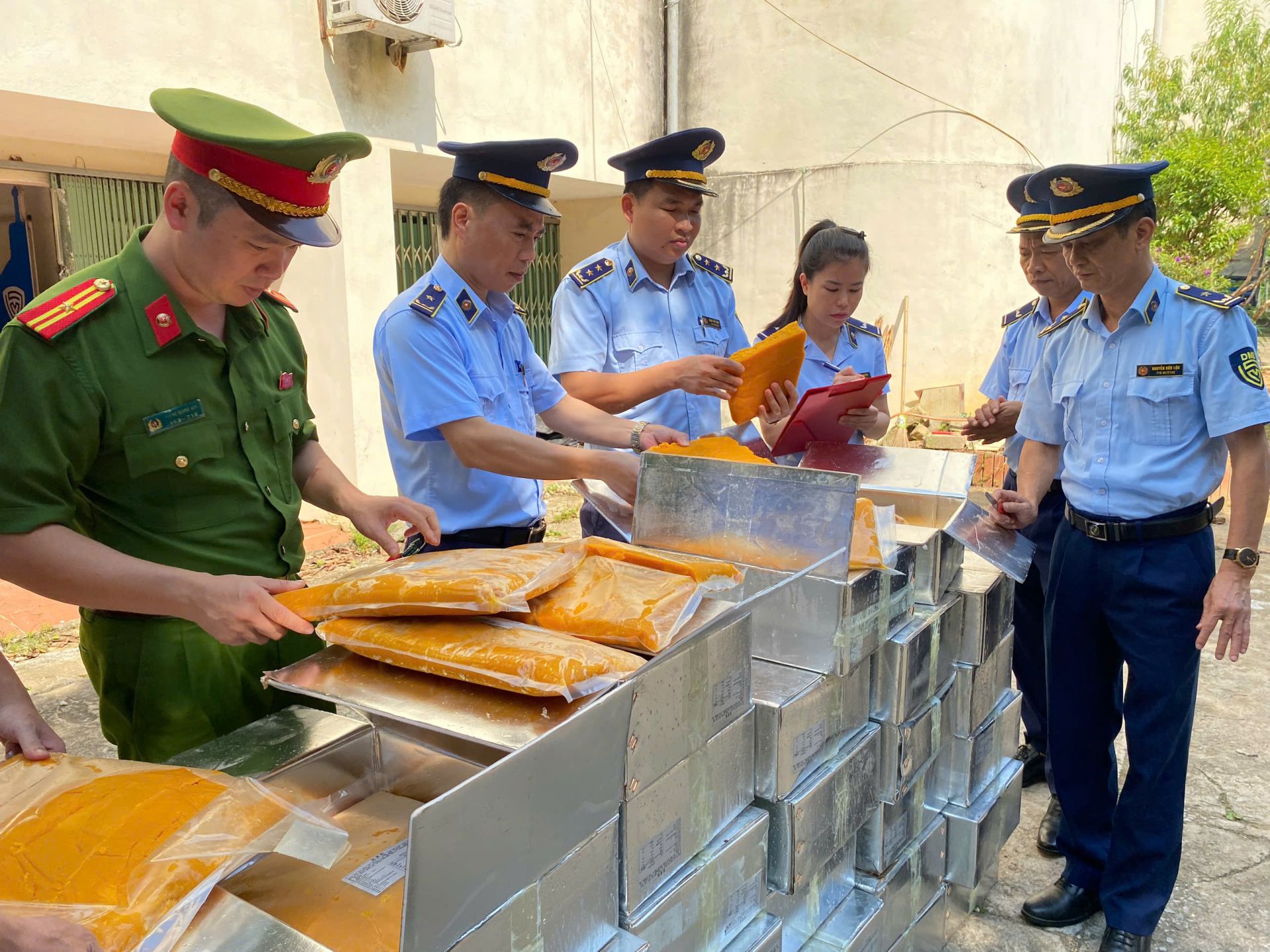 Lạng Sơn: Tạm giữ 420kg nhân bánh Trung thu không rõ nguồn gốc