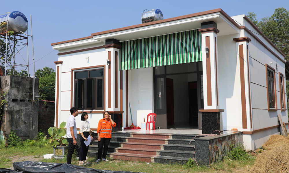 Một căn nhà vừa được hỗ trợ xây dựng cho hộ nghèo ở xã Tiên Lục từ nguồn quỹ chương trình xóa nhà tạm, nhà dột nát. Một căn nhà vừa được hỗ trợ xây dựng cho hộ nghèo ở xã Tiên Lục từ nguồn quỹ chương trình xóa nhà tạm, nhà dột nát.