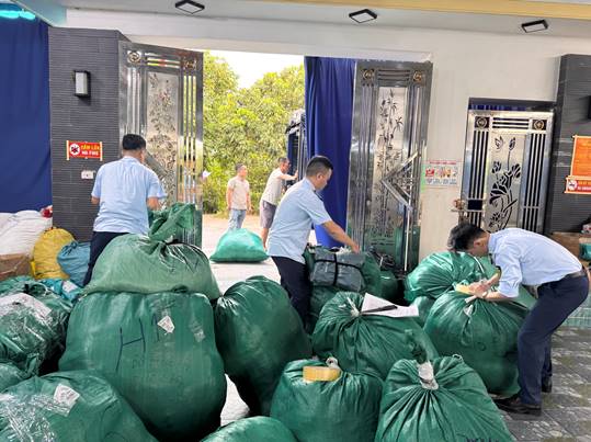 Ninh Bình: Xử phạt 45 triệu đồng cơ sở kinh doanh quần áo không rõ nguồn gốc