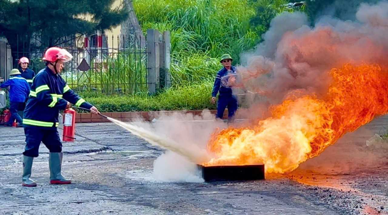 Công ty CP Than Hà Lầm - Vinacomin tổ chức huấn luyện, bồi dưỡng nghiệp vụ phương án chữa cháy, cứu nạn cứu hộ năm 2025.