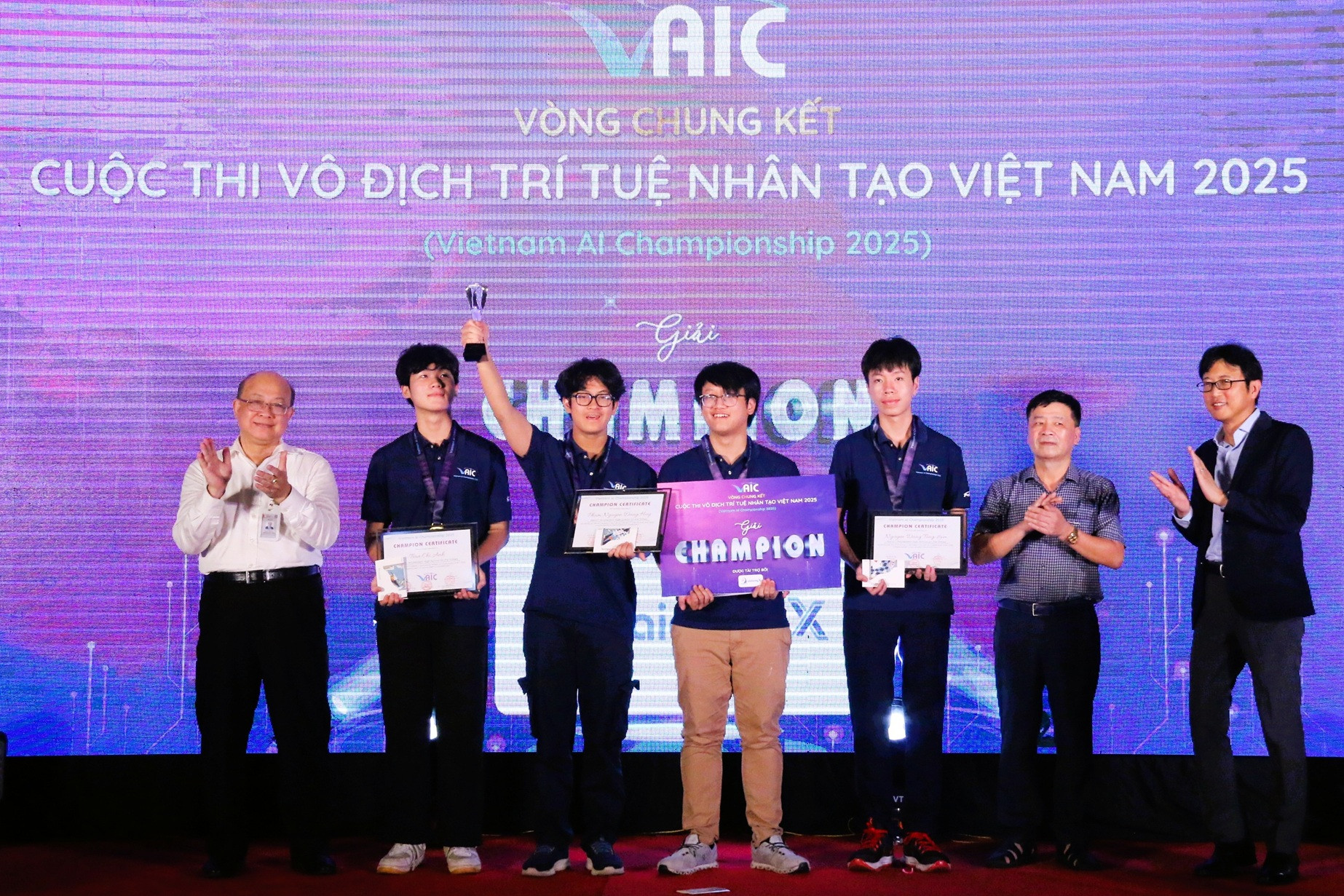 Học sinh Hà Nội xuất sắc đoạt giải Đặc biệt tại Cuộc thi Vô địch Trí tuệ nhân tạo Việt Nam 2025