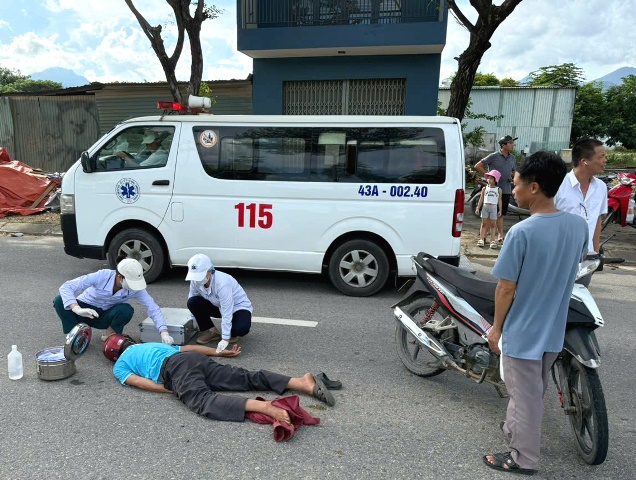 Đà Nẵng: Phường Liên Chiểu một vụ tai nạn tông vào bò thả rong, nạn nhân nguy kịch