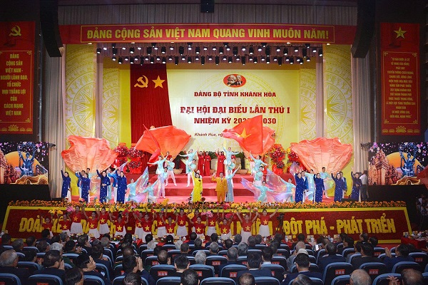 Văn nghệ chào mừng Đại hội Văn nghệ chào mừng Đại hội