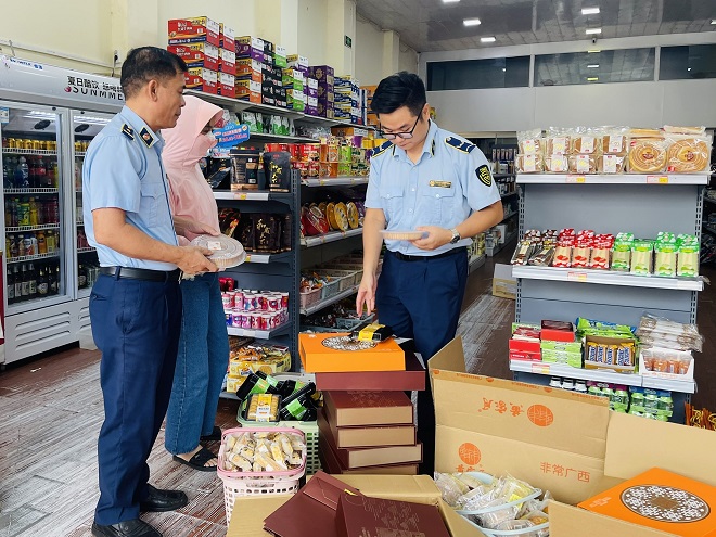 Quảng Ninh: Thu giữ hàng trăm bánh Trung thu lậu, phạt nặng hộ kinh doanh