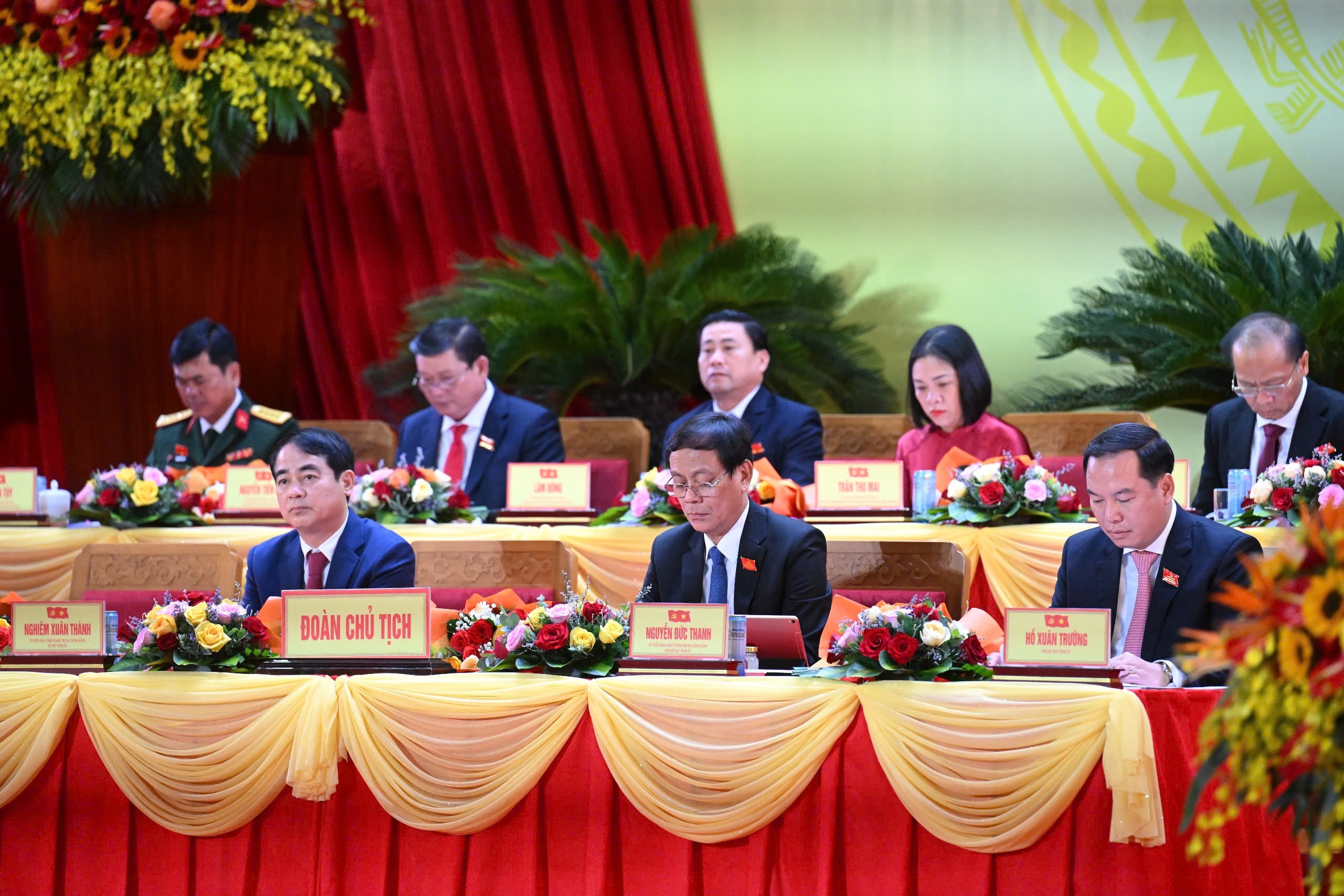 Đoàn Chủ tịch Đại hội Đảng bộ tỉnh Khánh Hòa Đoàn Chủ tịch Đại hội Đảng bộ tỉnh Khánh Hòa