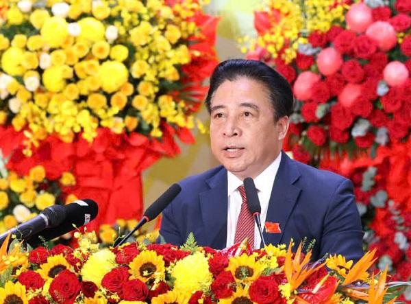 Ông Nguyễn Khắc Toàn, Phó Bí thư Thường trực Tỉnh ủy, Chủ tịch Ủy ban nhân dân tỉnh thay mặt Đoàn Chủ tịch trình bày tóm tắt Báo cáo chính trị của Ban Chấp hành Đảng bộ tỉnh nhiệm kỳ 2020 - 2025 trình Đại hội. Ông Nguyễn Khắc Toàn, Phó Bí thư Thường trực Tỉnh ủy, Chủ tịch Ủy ban nhân dân tỉnh thay mặt Đoàn Chủ tịch trình bày tóm tắt Báo cáo chính trị của Ban Chấp hành Đảng bộ tỉnh nhiệm kỳ 2020 - 2025 trình Đại hội.