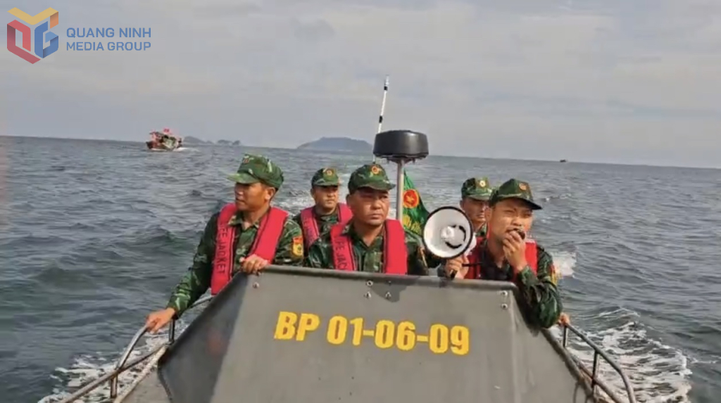 Đồn Biên phòng Đảo Trần tăng cường thông tin, kêu gọi người dân chủ động phòng, chống bão và đảm bảo an toàn về người, tài sản.