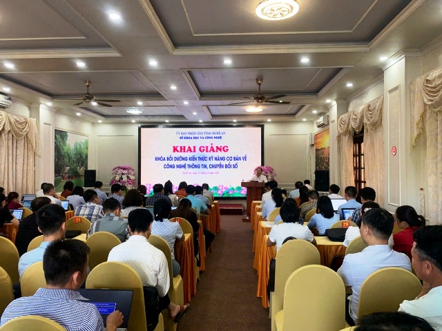 Nâng cao kỹ năng công nghệ thông tin cho cán bộ cấp xã ở Nghệ An