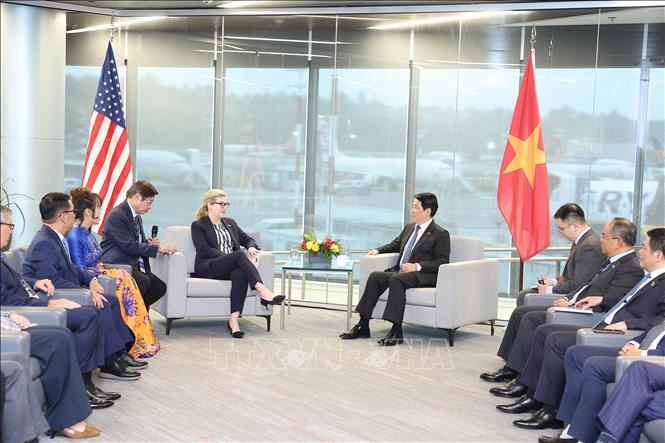 Chủ tịch nước Lương Cường tiếp bà Stephanie Pope, Chủ tịch kiêm Giám đốc điều hành của Boeing Commercial Airplanes (BCA). Ảnh: Lâm Khánh/TTXVN