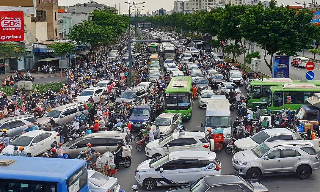 TP.HCM xây dựng lộ trình hạn chế phương tiện phát thải cao, thúc đẩy giao thông xanh