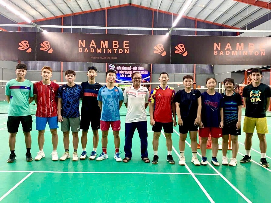 Nguyễn Tiến Minh cùng Đội tuyển TP.HCM giao lưu cùng người hâm mộ trong thời gian tập luyện cho giải đấu tại Gia Lai Nguyễn Tiến Minh cùng Đội tuyển TP.HCM giao lưu cùng người hâm mộ trong thời gian tập luyện cho giải đấu tại Gia Lai