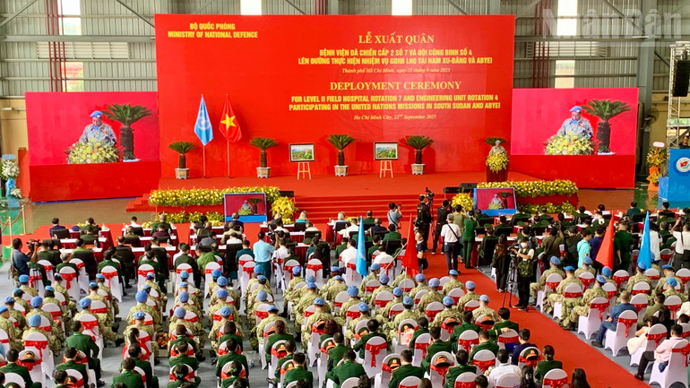 Quang cảnh lễ xuất quân.