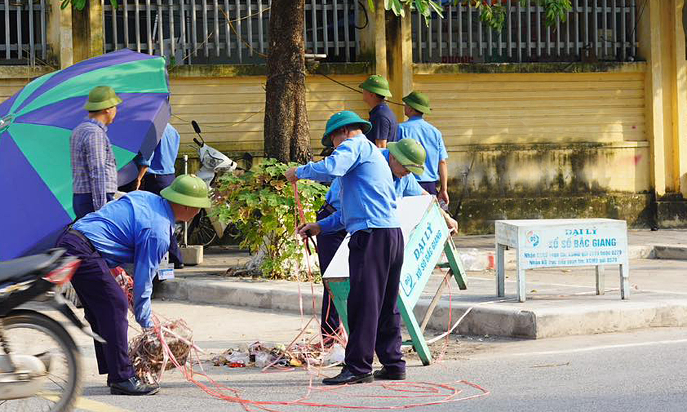 Bắc Ninh: Phường Bắc Giang ra quân xử lý vi phạm trật tự đô thị và các điểm tồn lưu rác thải