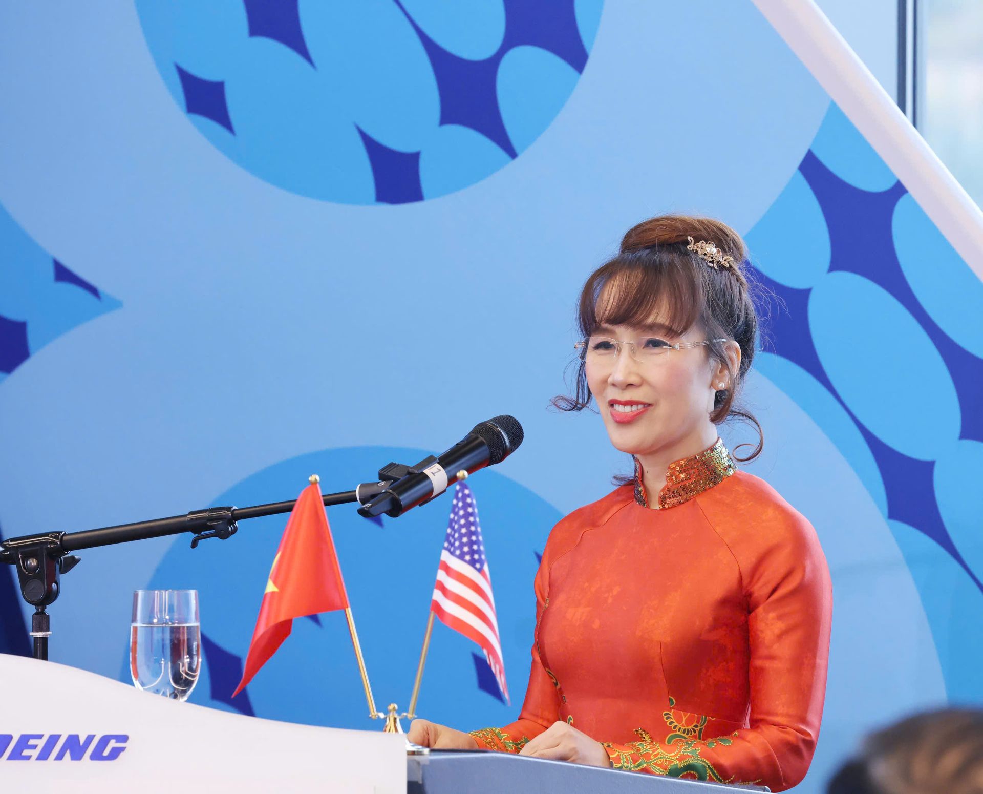 Chủ tịch Vietjet, Tiến sĩ Nguyễn Thị Phương Thảo phát biểu tại lễ bàn giao máy bay giữa Vietjet và Boeing
