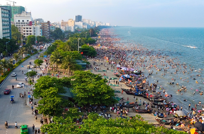 Sầm Sơn luôn là điểm đến được du khách yêu thích và lựa chọn hàng đầu. Sầm Sơn luôn là điểm đến được du khách yêu thích và lựa chọn hàng đầu.