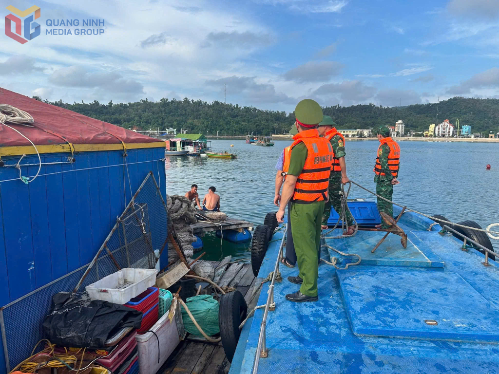 Đồn Biên phòng Thanh Lân và Công an đặc khu Cô Tô, các tổ công tác triển khai đưa tàu thuyền vào tránh trú bão số 9.