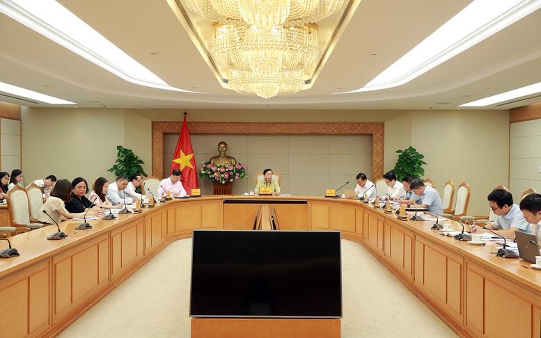 Phó Thủ tướng yêu cầu Bộ Nông nghiệp và Môi trường, Bộ Xây dựng, Bộ Tài chính khẩn trương tiếp thu đầy đủ, hoàn thiện dự thảo Nghị định, trình Chính phủ lấy ý kiến, đồng thời báo cáo Ủy ban Thường vụ Quốc hội, trước khi Thủ tướng Chính phủ ký ban hành - Ảnh: VGP/Minh Khôi Phó Thủ tướng yêu cầu Bộ Nông nghiệp và Môi trường, Bộ Xây dựng, Bộ Tài chính khẩn trương tiếp thu đầy đủ, hoàn thiện dự thảo Nghị định, trình Chính phủ lấy ý kiến, đồng thời báo cáo Ủy ban Thường vụ Quốc hội, trước khi Thủ tướng Chính phủ ký ban hành - Ảnh: VGP/Minh Khôi