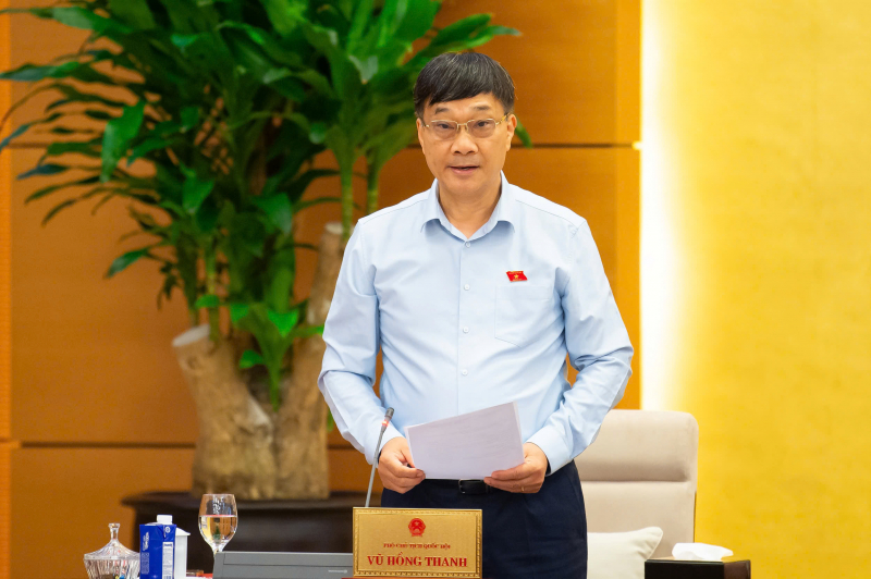 Phó Chủ tịch Quốc hội Vũ Hồng Thanh điều hành phiên họp.