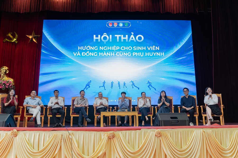 Các diễn giả tham luận tại hội thảo. Các diễn giả tham luận tại hội thảo.