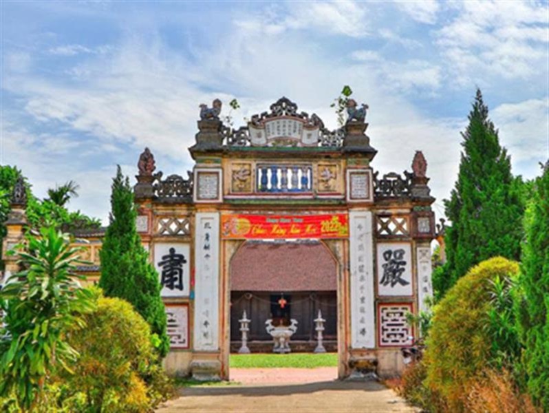 Tam quan đình Dương Trạch