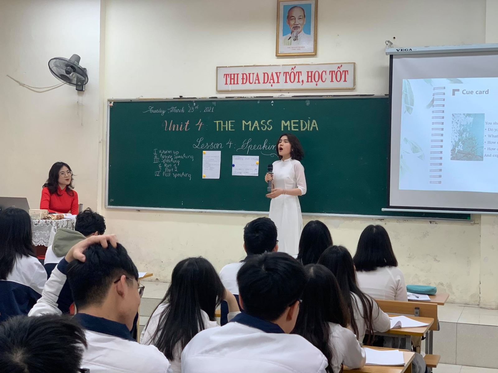 Điểm chuẩn sư phạm 2025: 50 ngành vượt mốc 28 điểm, hé lộ sức hút trở lại  