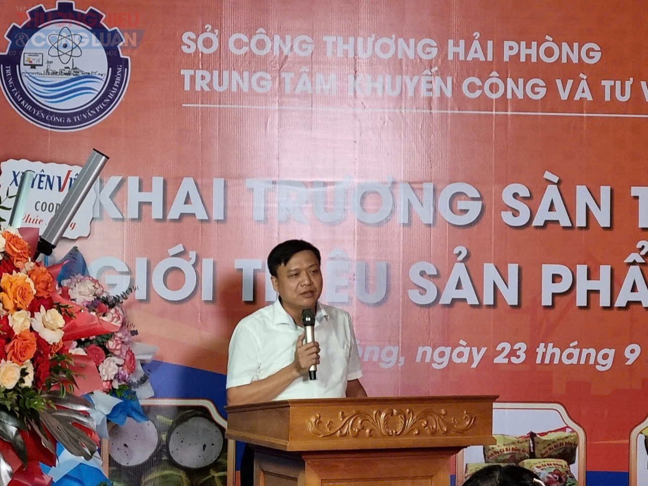 Ông Hoàng Thế Nam – Giám đốc Trung tâm Khuyến công và Tư vấn phát triển công nghiệp Hải Phòng phát biểu tại buổi lễ Ông Hoàng Thế Nam – Giám đốc Trung tâm Khuyến công và Tư vấn phát triển công nghiệp Hải Phòng phát biểu tại buổi lễ
