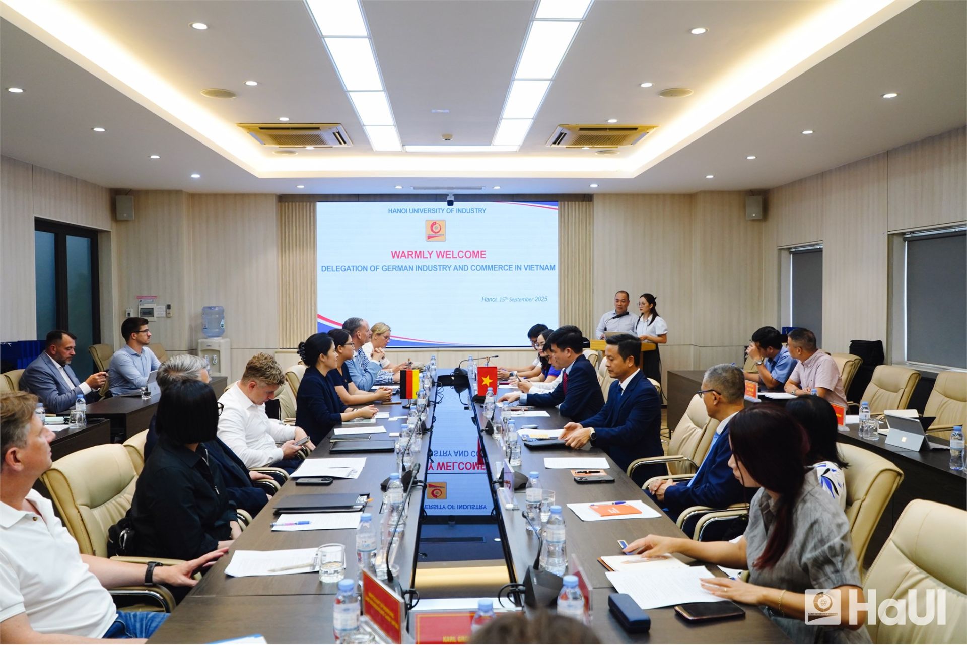 Toàn cảnh buổi làm việc