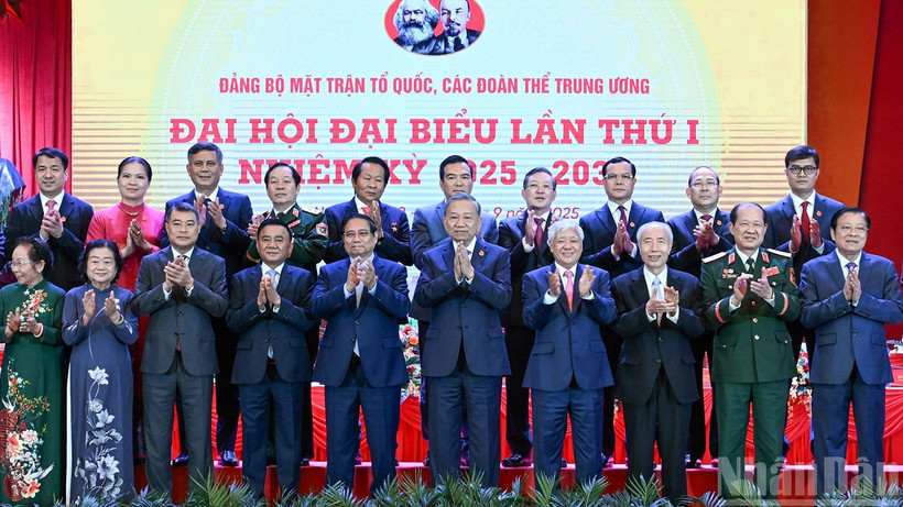 Bộ Chính trị chỉ định 21 đại biểu Đảng bộ Mặt trận Tổ quốc, các đoàn thể Trung ương dự Đại hội XIV của Đảng