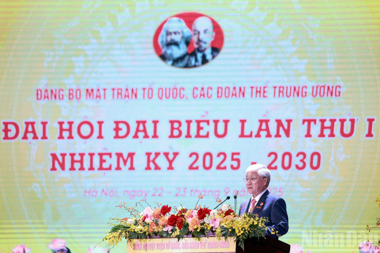 Đồng chí Đỗ Văn Chiến phát biểu tại Đại hội.