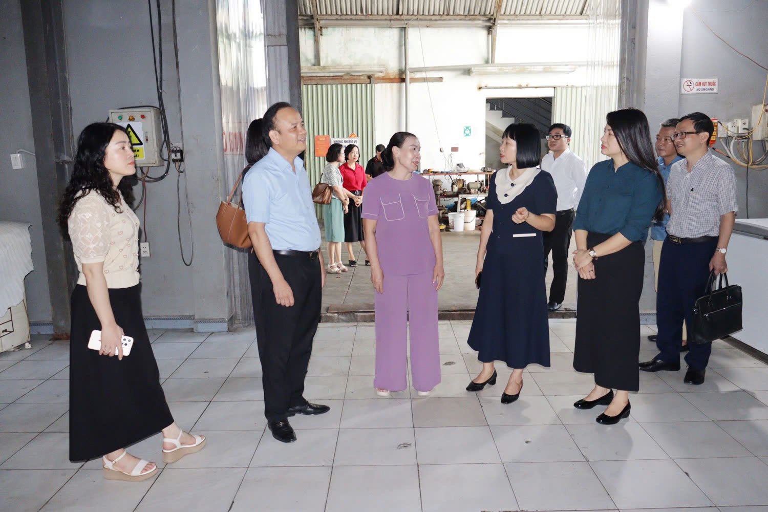 Đoàn khảo sát thực tế tại Công ty. Đoàn khảo sát thực tế tại Công ty.