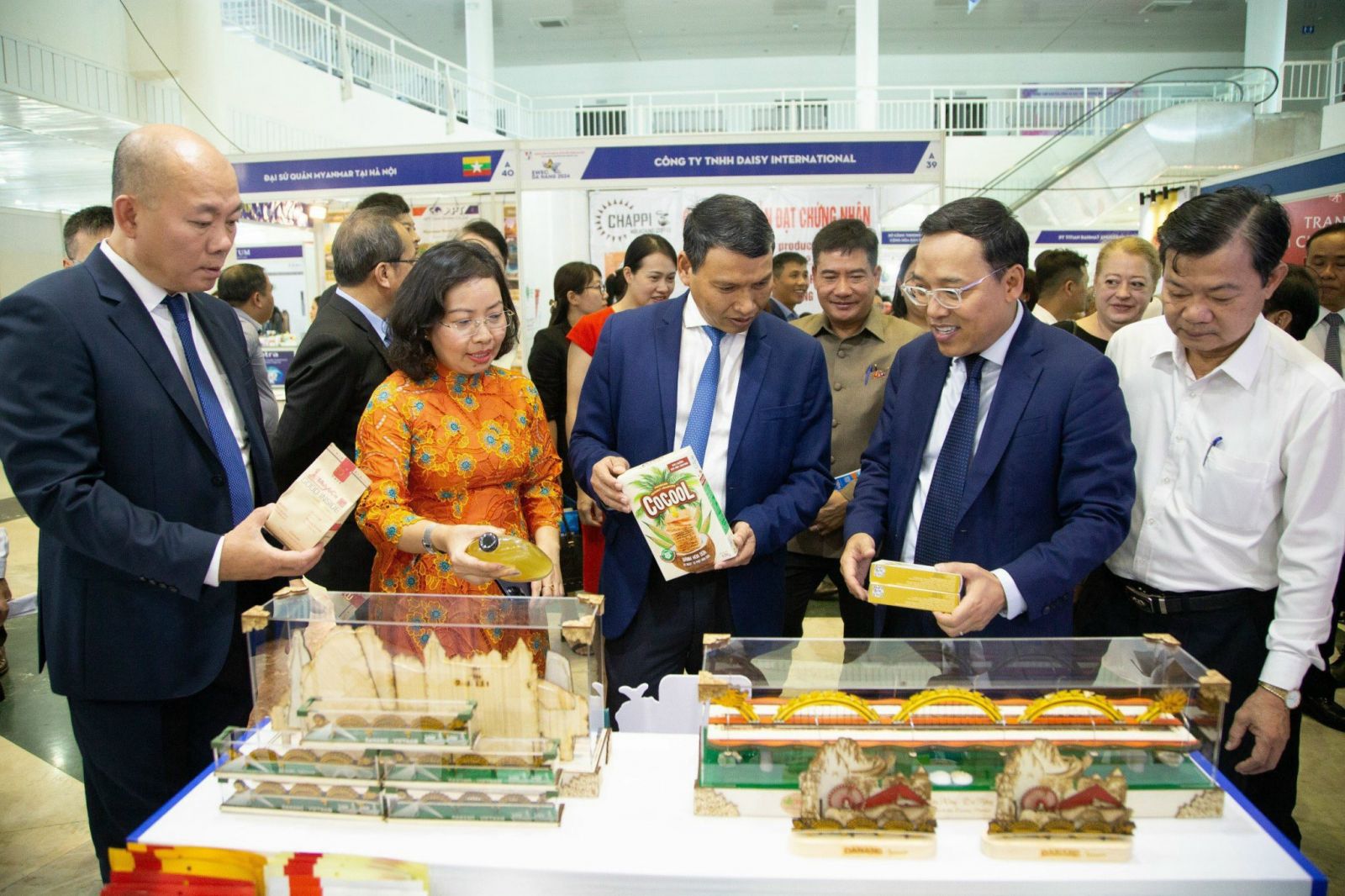 Các vị đại biểu tham dự Hội chợ Quốc tế Hành lang kinh tế Đông Tây (EWEC) – Đà Nẵng 2024.(Ảnh: Bộ Công Thương)