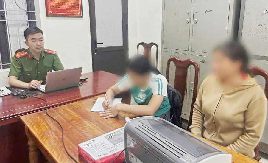 Cháu N.T.T trình báo sự việc với cơ quan Công an.