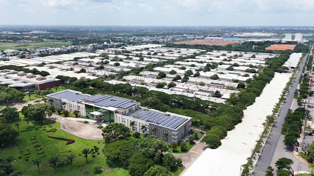 Các khu công nghiệp tại Tây Ninh đã thu hút nguồn vốn lớn từ FDI về đây đầu tư trong thời gian qua bởi quỹ đất sạch quy mô lớn và chính sách thu hút đầu tư cho các doanh nghiệp. Các khu công nghiệp tại Tây Ninh đã thu hút nguồn vốn lớn từ FDI về đây đầu tư trong thời gian qua bởi quỹ đất sạch quy mô lớn và chính sách thu hút đầu tư cho các doanh nghiệp.