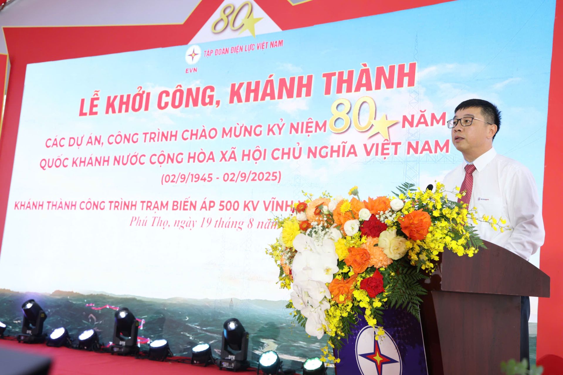 Đồng chí Phạm Lê Phú – Tổng giám đốc EVNNPT phát biểu tại buổi lễ Đồng chí Phạm Lê Phú – Tổng giám đốc EVNNPT phát biểu tại buổi lễ