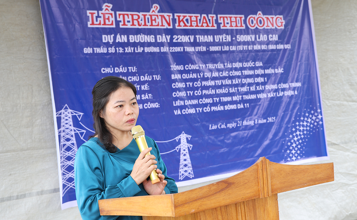 Bà Thào Thị Mỷ - Phó Bí thư Thường trực Đảng ủy xã Xuân Quang phát biểu tại buổi lễ