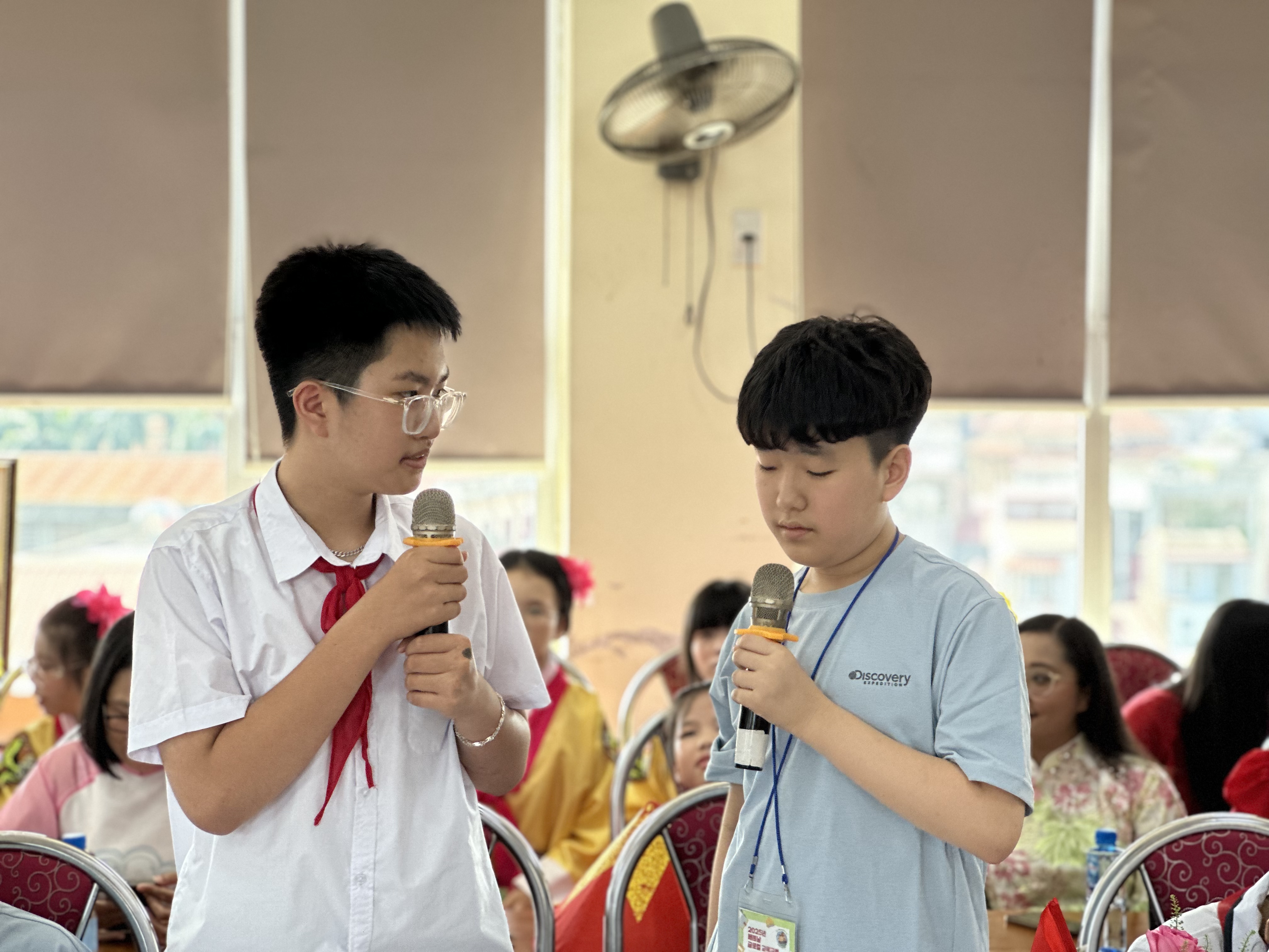 Tiết học giao lưu do cô Im Hee Kyung - giáo viên người Hàn điều hành. Tiết học giao lưu do cô Im Hee Kyung - giáo viên người Hàn điều hành.