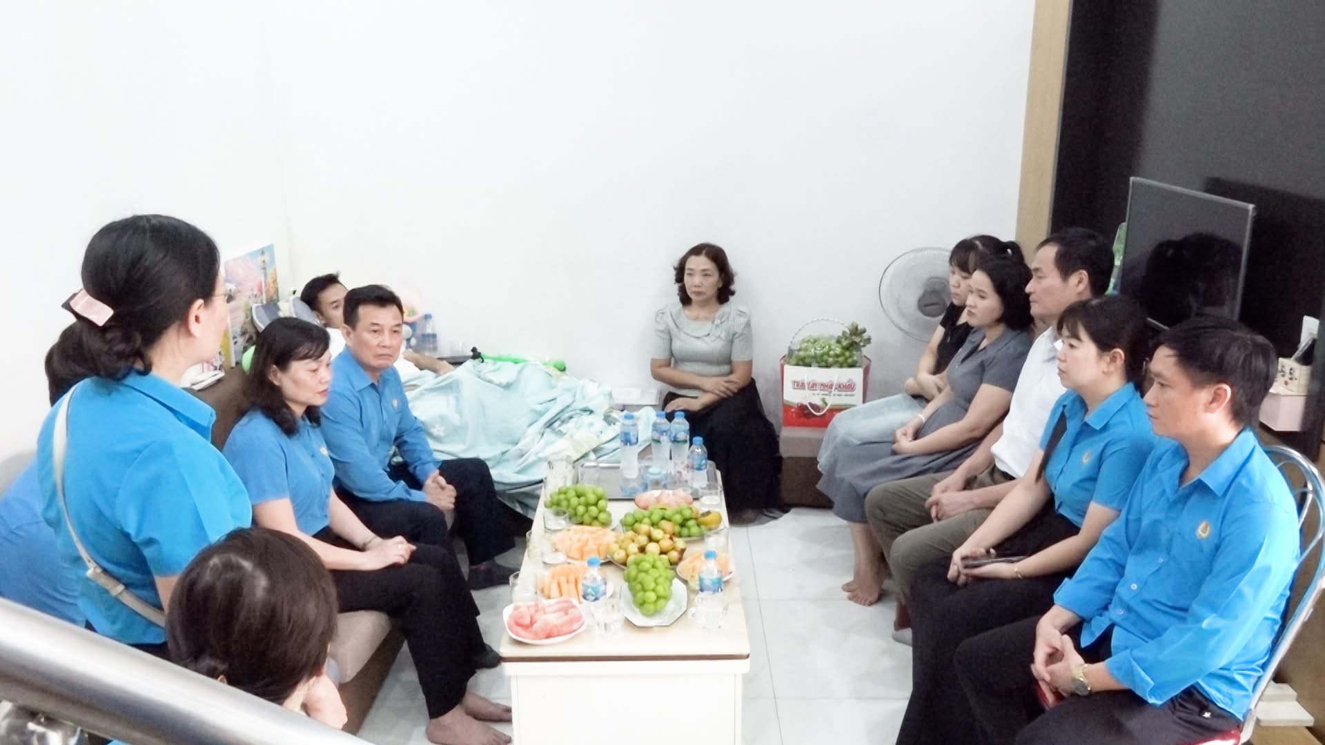 LĐLĐ TP. Hải Phòng và Công đoàn phường Kiến An thăm, tặng quà đoàn viên có hoàn cảnh khó khăn