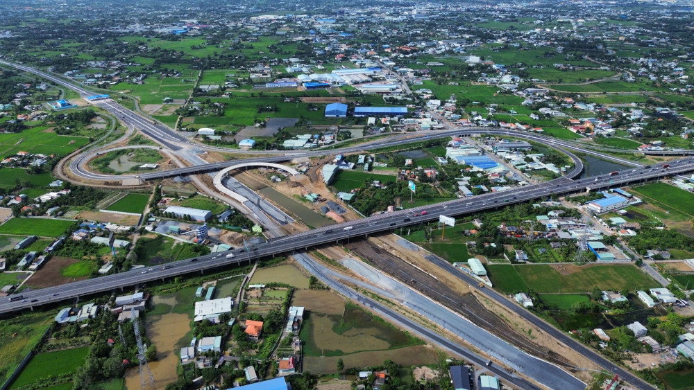 Các tuyến giao thông huyết mạch đang được đẩy nhanh tiến độ thi công tạo tiền đề cho sự phát triển kinh tế - xã hội của tỉnh Tây Ninh Các tuyến giao thông huyết mạch đang được đẩy nhanh tiến độ thi công tạo tiền đề cho sự phát triển kinh tế - xã hội của tỉnh Tây Ninh