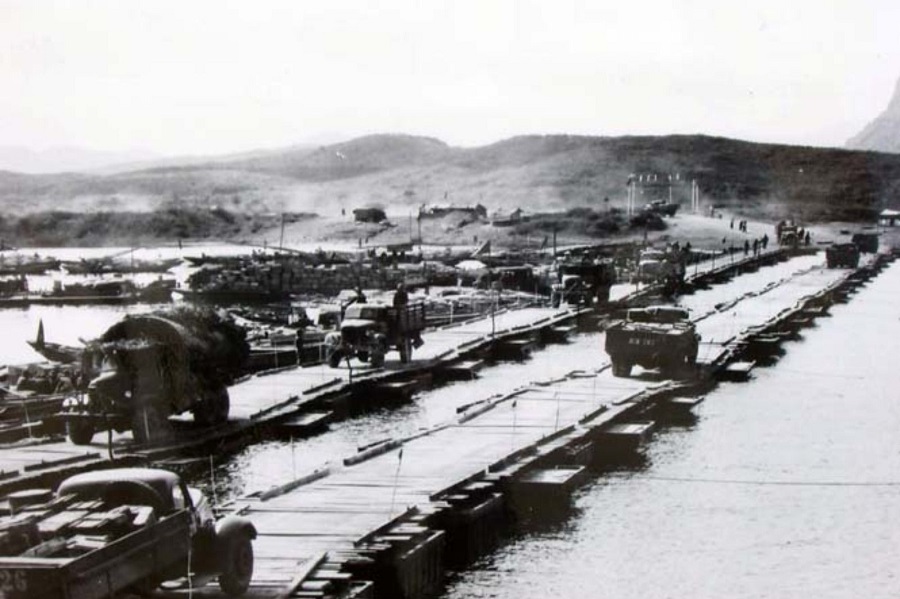 Bến phà Long Đại từng là nơi hứng chịu hàng vạn tấn bom đạn giai đoạn 1965-1972 (Ảnh tư liệu)