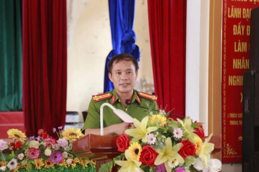 Thượng tá Lê Thái Hà - Trưởng Công an xã Cẩm Bình phát biểu tại hội nghị.